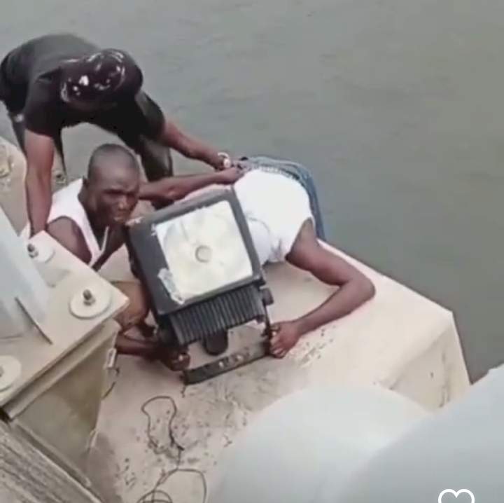 Moment bike men saved a suicidal man who jumped over Lekki-Ikoyi link bridge (Video)