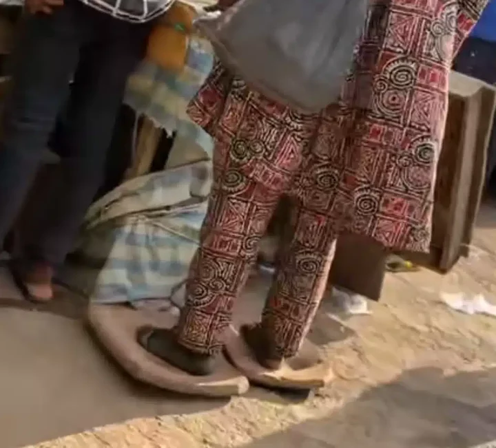 'Put myself in your shoes?' - Nigerian man causes stir as he storms market with oversized slippers