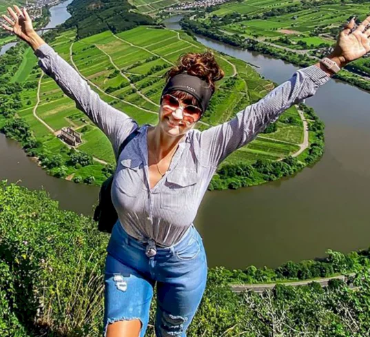 Woman falls 100 feet to her death after posing for selfie on a cliff