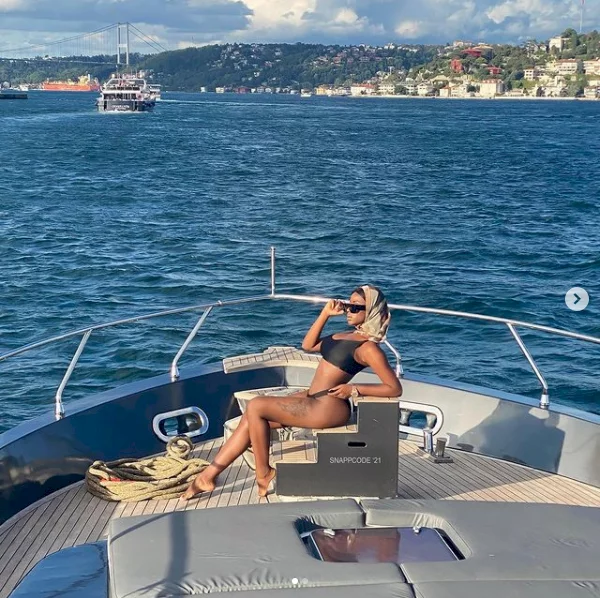 BBNaija star, Khloe flaunts her banging body as she poses on a Yacht (photos)