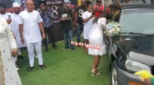 Moment man surprises wife with 2 cars on their 8th wedding anniversary (Video)