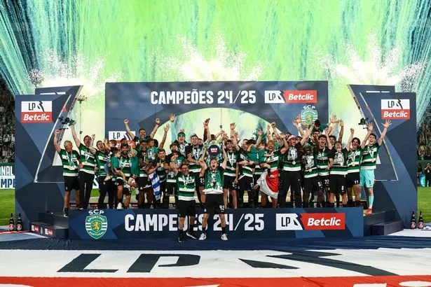 LISBON, PORTUGAL - MAY 17: Sporting CP players celebrate with the Liga Portugal Betclic Champions Trophy during the Liga Portugal Betclic Champions Trophy Celebrations at Estadio Jose Alvalade on May 17, 2025 in Lisbon, Portugal. (Photo by Carlos Rodrigues/Getty Images)