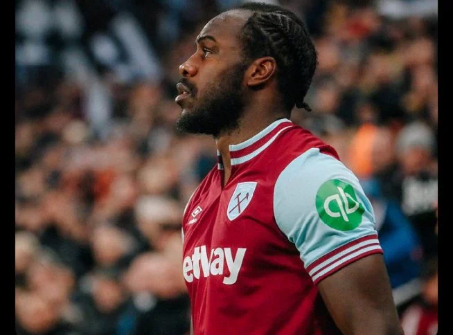 Michail Antonio Discharged from Hospital After Surgery on Broken Leg, Begins Recovery at Home