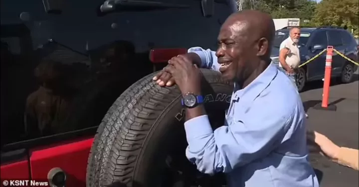 Emotional moment high school students surprise their janitor with $20,000 Jeep Wrangler as gift (video)