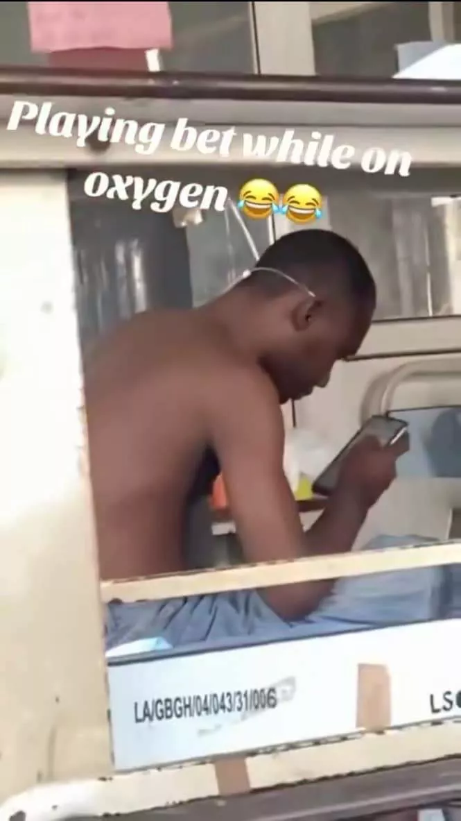 Man playing bet while on oxygen in the hospital