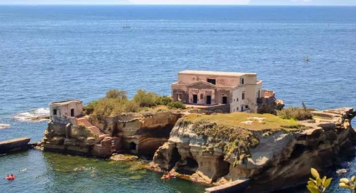 Anyone who lives in this beautiful villa is cursed with bad luck