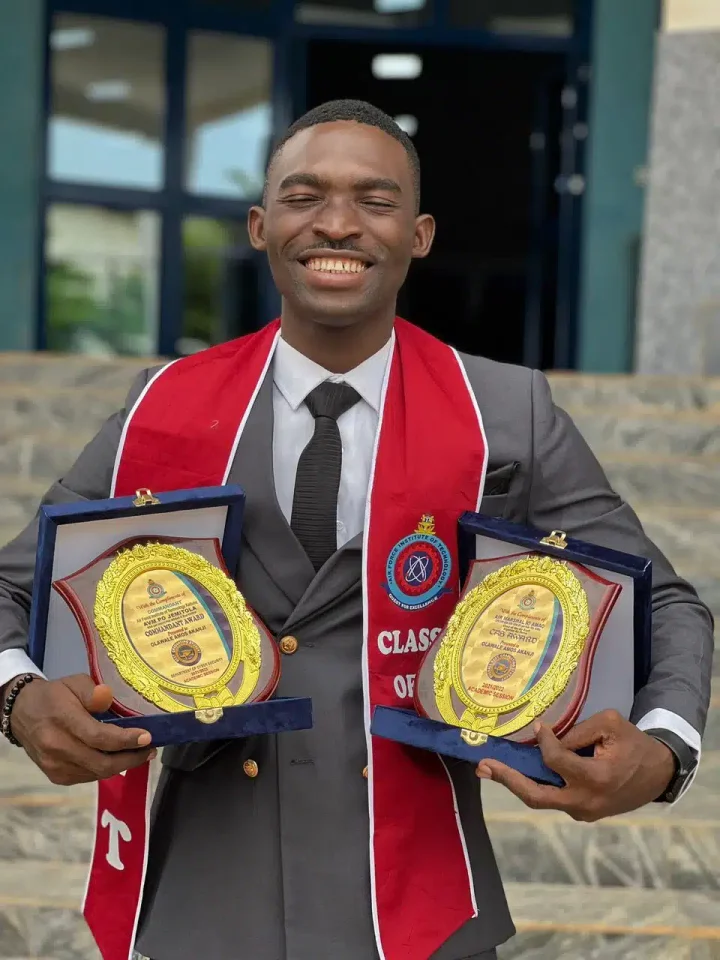 Man disappointed over award he received from Nigerian university after graduating with 4.99 CGPA
