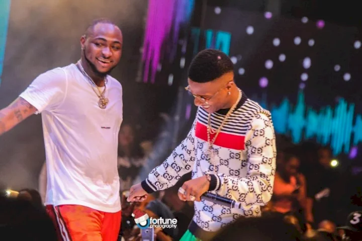"Wizkid been whisper 'forgive me OBO, Na Odogwu cause am' for Davido ear" - Reactions as fans argue on who apologised first (Video)