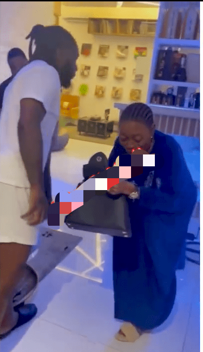 'Odogwu you bad' - Burna Boy's grandma sings and dances as he gifts her a handbag (Video)