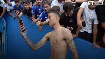Mason Greenwood receives warm reception from Getafe fans during unveiling as his partner cheers him on (photos/videos)