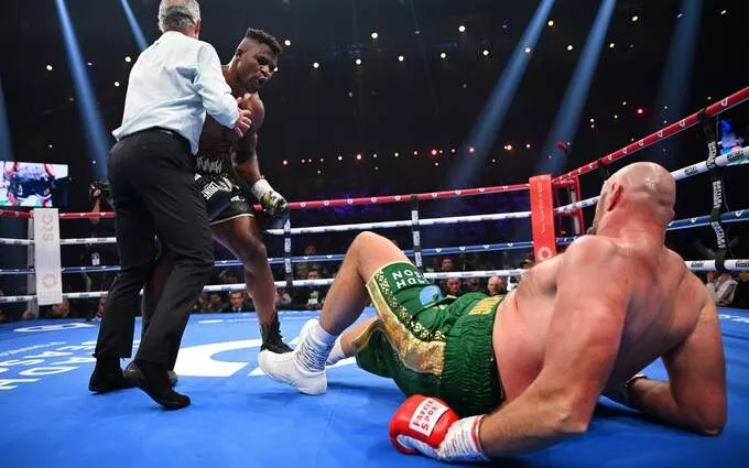 Tyson Fury beats Francis Ngannou by split decision after knockdown
