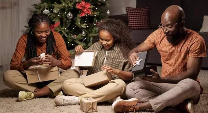 Boxing Day offers a chance to unwind, reconnect with loved ones, and create memories that last long after the decorations are packed away [Freepik]