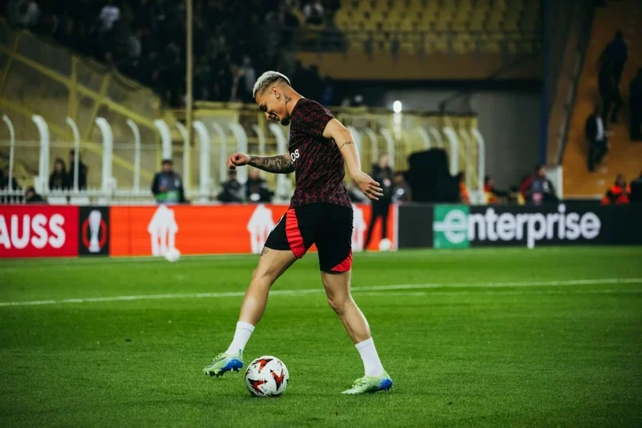 Antony of Manchester United warms up prior to the UEFA Europa League 2024/25 League Phase MD3 match between Fenerbahce SK and Manchester United at ...