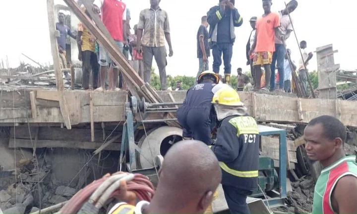 2 storey building collapses in Lagos, kills octogenarian [VIDEO]