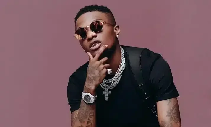 'Expensive shit' - Wizkid rocks Bottega Veneta shirt, Ferragamo denim pants worth 18 million naira on stage