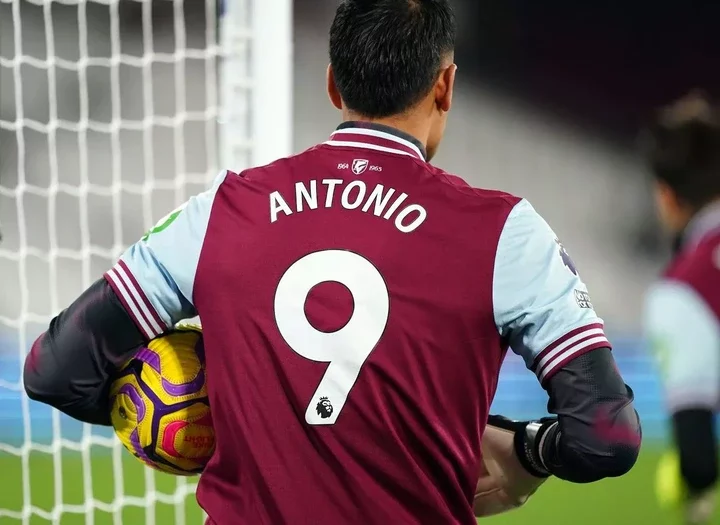 They wore warm-up shirts with the striker's name and number on the back