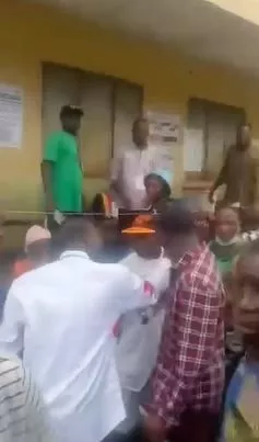 Edo Decides: 'It Can't Work, No Election' - Voters Protest As Result Sheet Goes Missing (Video)