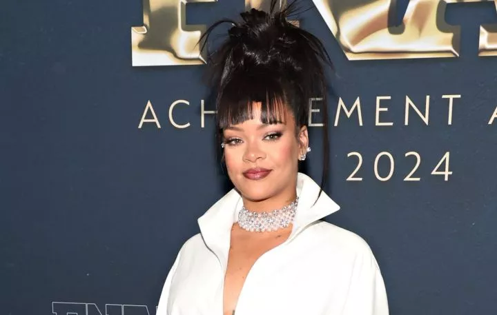 Singer Rihanna reveals she "didn't drink all year" in 2024 (Video)