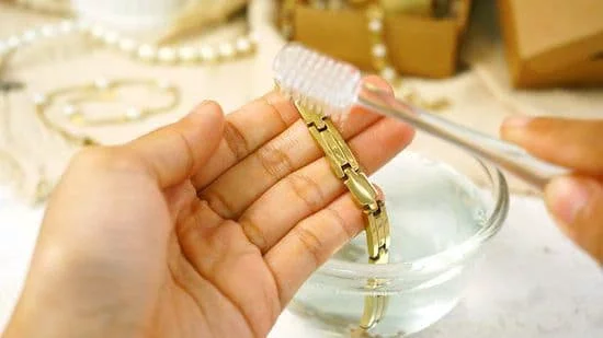 How to clean gold jewellery 