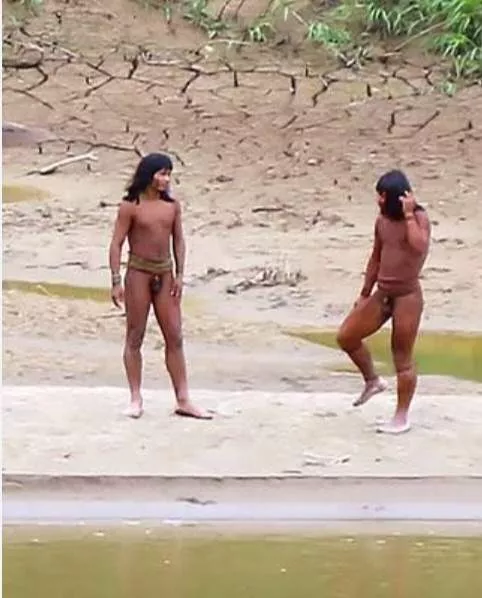 Striking footage shows rare uncontacted hunter-gatherer tribe wielding spears on riverbank in Peru (video)