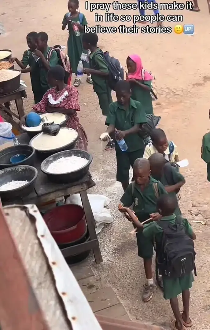 'She's a super hero' - Garri seller praised for allowing students take from her business without paying