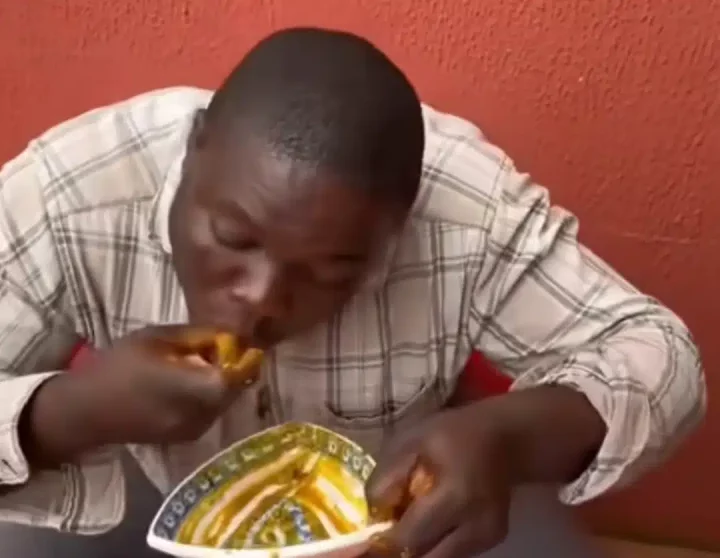 'His super power is swallowing' - Nigerian man wins ₦10k as he finishes 3 big wraps of semo in less than 1 minute