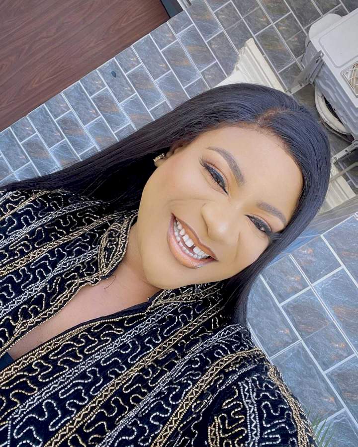 "The hustle is real" - Speculations trail Nkechi Blessing's photo as she's spotted at Dino Melaye's house