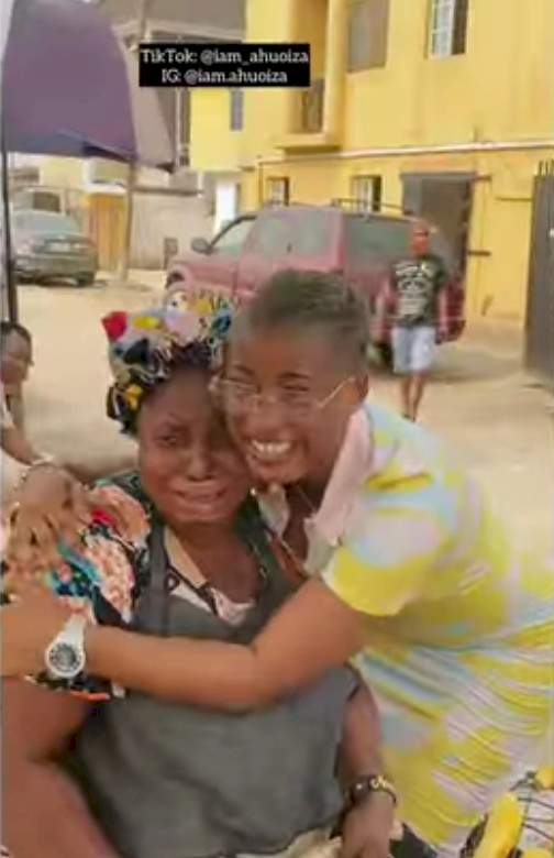 Emotional moment plantain seller shed tears after a lady lied that her boli is not sweet before giving her big cash (Video)