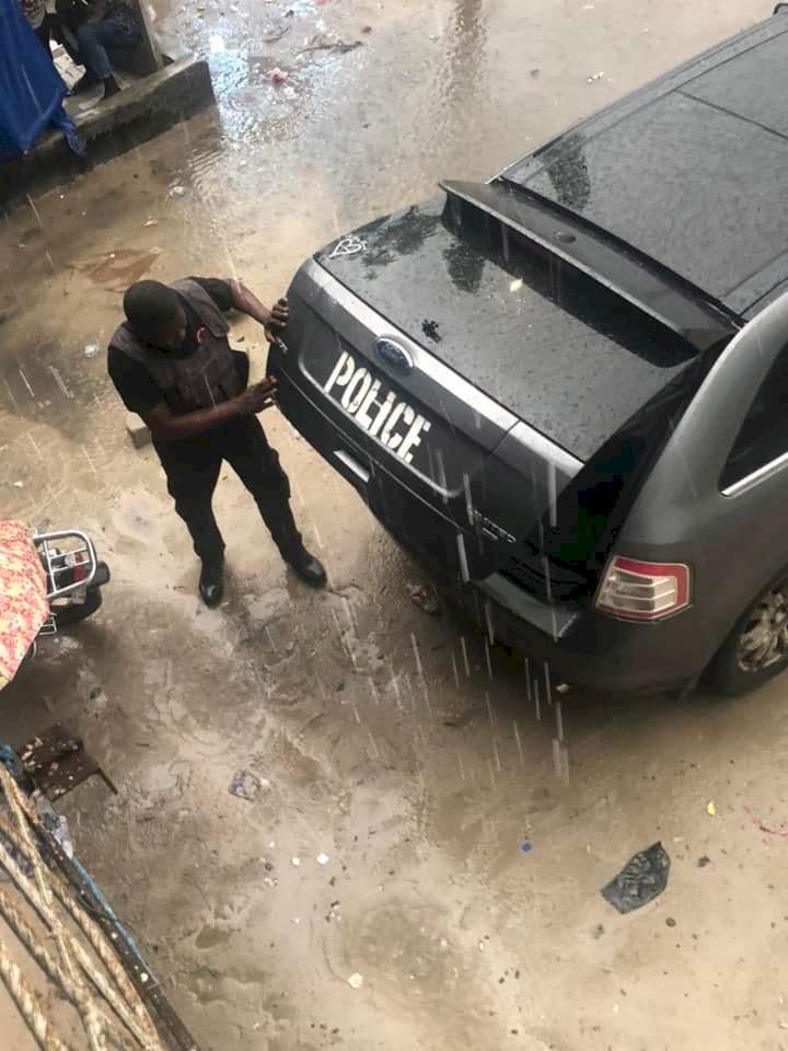 Suspected phone thief rescued from angry mob and bundled into boot of police vehicle in Delta (photos)