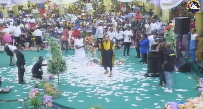 Naira rain as clergyman Odumeje holds thanksgiving (video)
