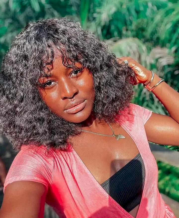 Alex Unusual gets into heated argument with policeman who demanded to search her bag (Video)