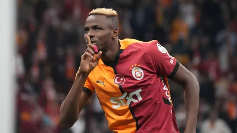 Victor Osimhen of Galatasaray celebrates victory with fans after the Turkish Super League match between Galatasaray and Sivasspor at Rams Park Stadium on May 3, 2025 -- Image credit: Imago