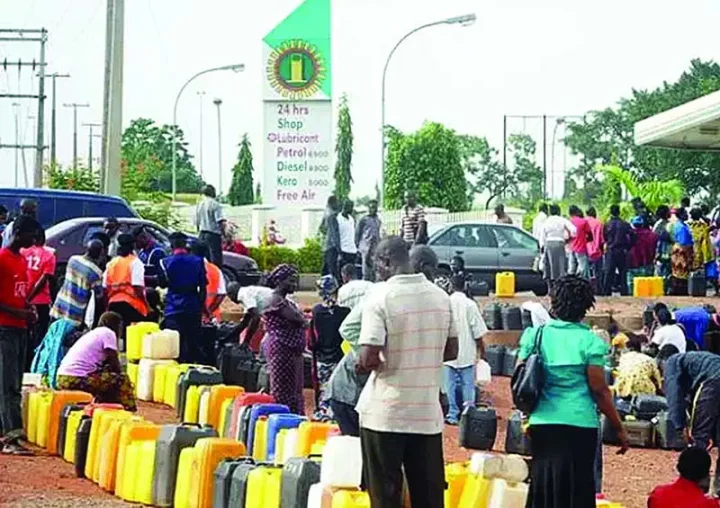 Fuel shortage: Long queues persist in Lagos, environs as marketers shut stations