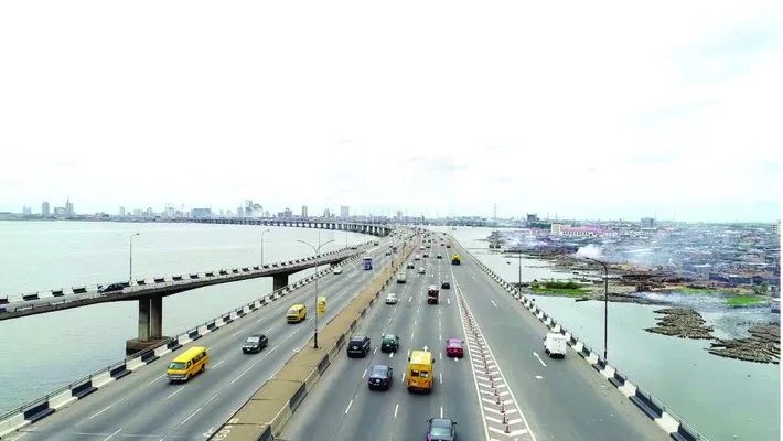 Man arrested for vandalizing aluminium railings on Third Mainland Bridge