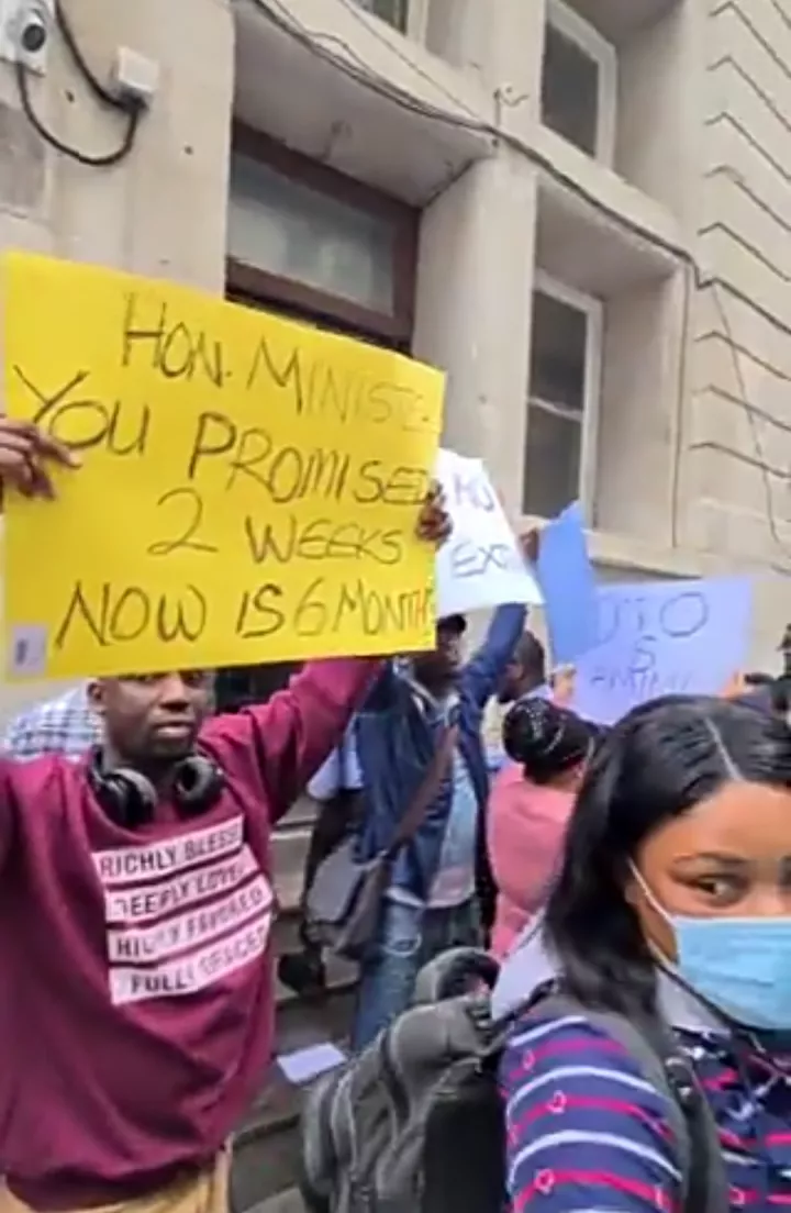 FG intervenes after Nigerians storm the Nigerian embassy in London to protest long delays in passport processing (video)