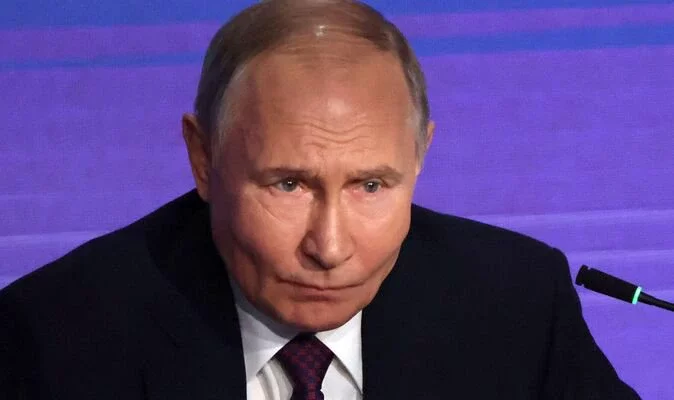 Vladimir Putin humiliated as mouthpiece warns Russian military is 'stranded' in Syria