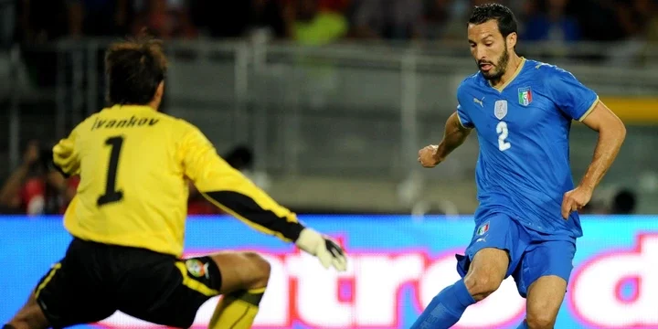 Gianluca Zambrotta trying to score