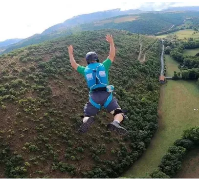 Jumper plunges to his death after losing control of parachute