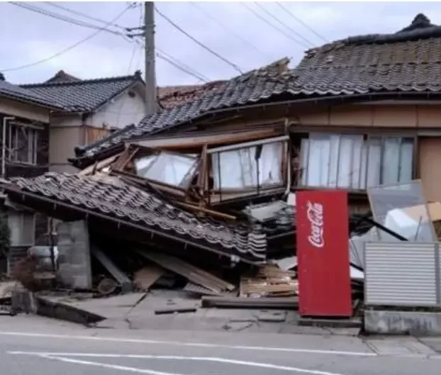 7.6 magnitude earthquake shakes Japan, triggers tsunami fears