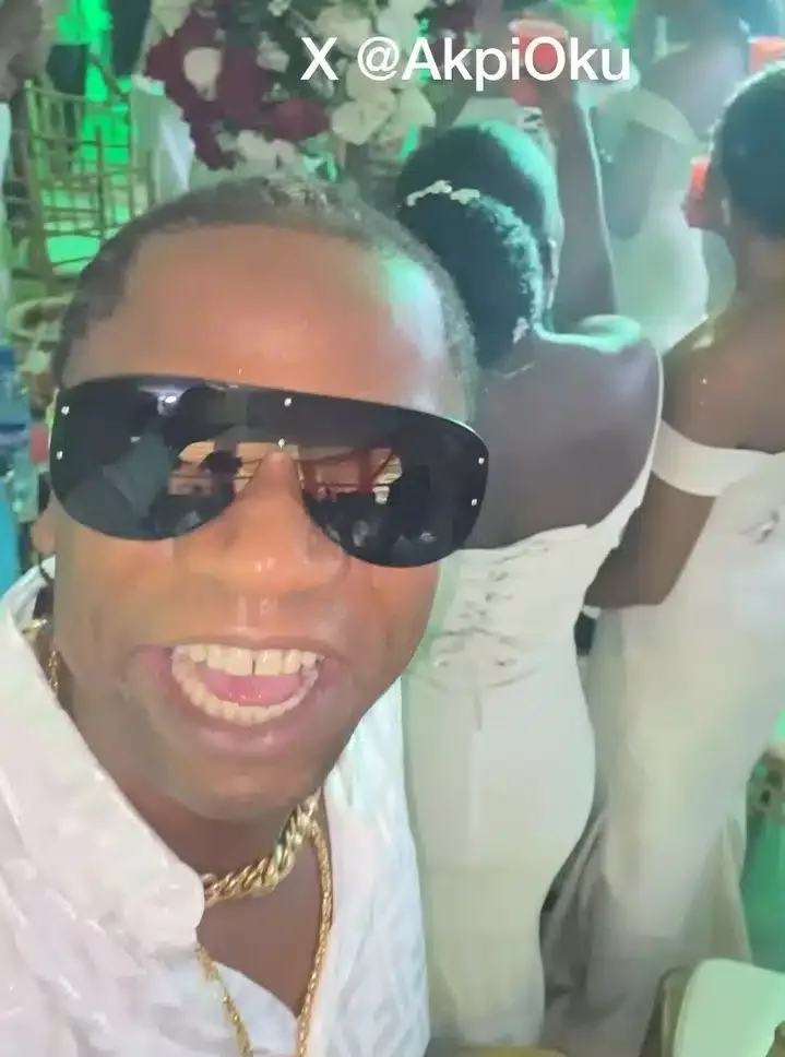 'You're embarrassing her' - Outrage as Speed Darlington records endowed lady at an event