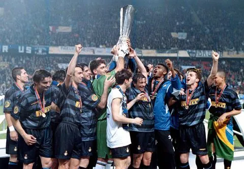 Legend, Papillo - Serie A celebrates Nwankwo Kanu with legendary Ronaldo throwback
