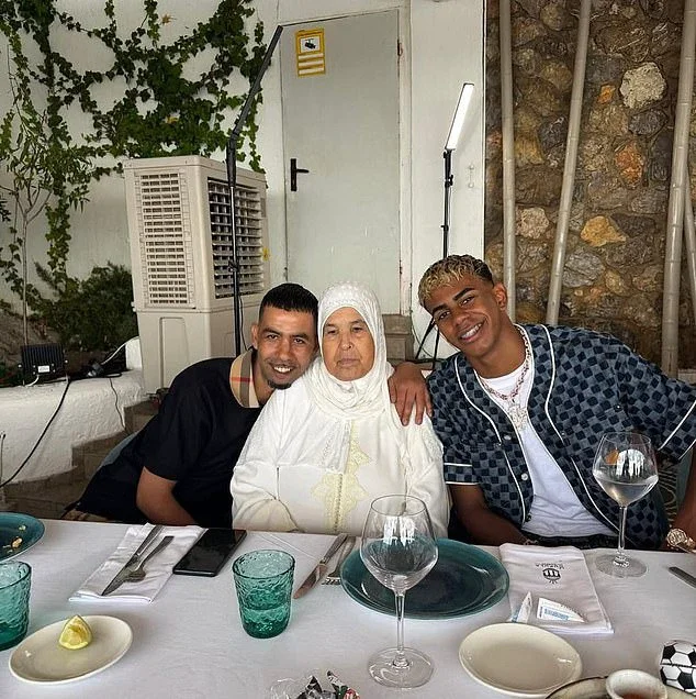 Yamal enjoyed a dinner with his close family at the La Culpa restaurant on the Mediterranean coast