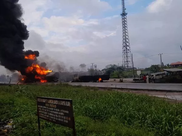 BREAKING: Five Vehicles Burnt As Petrol Tanker Explodes In Ibadan (Photos)