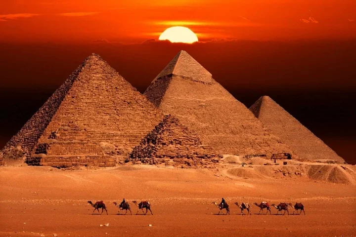 Researcher Uncovers Hidden Celestial Design in the Giza Pyramids' Alignment with the Sun