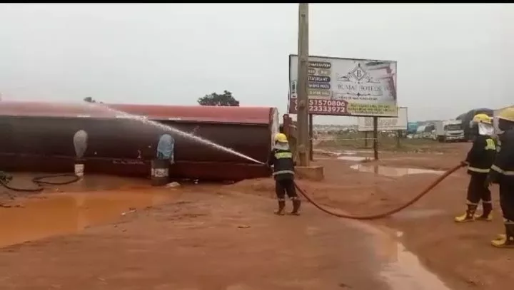 Another Petroleum Tanker Falls In Oyo (Photos) Another Petroleum Tanker Falls In Oyo (Photos)