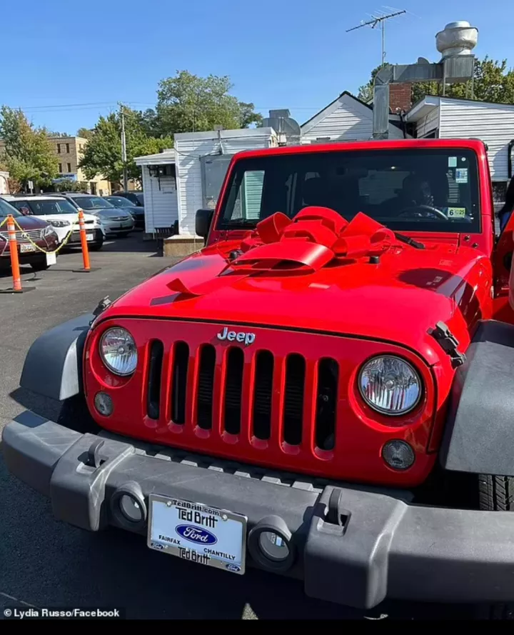 Emotional moment high school students surprise their janitor with $20,000 Jeep Wrangler as gift (video)