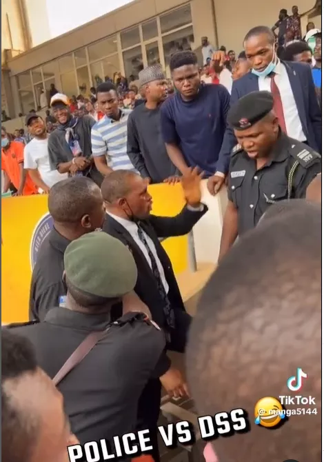 Police officer and DSS official clash at an event in Abuja