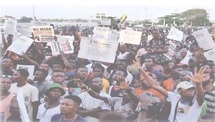 JUST IN: Thugs threaten residents not to protest in Lagos