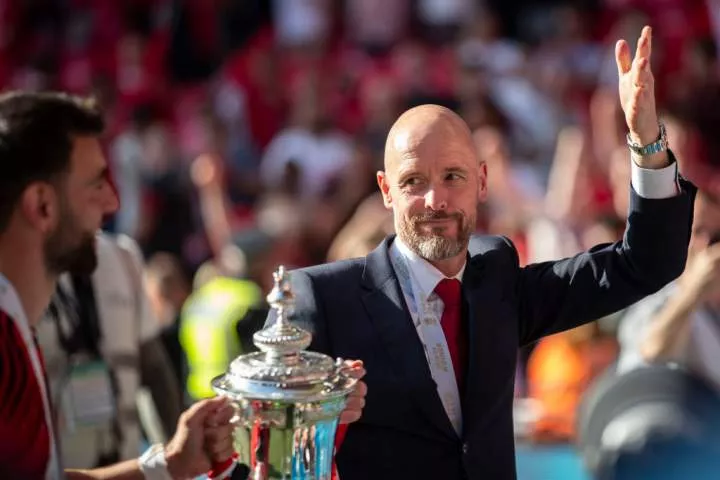 Erik ten Hag celebrates winning the FA Cup win Man Utd