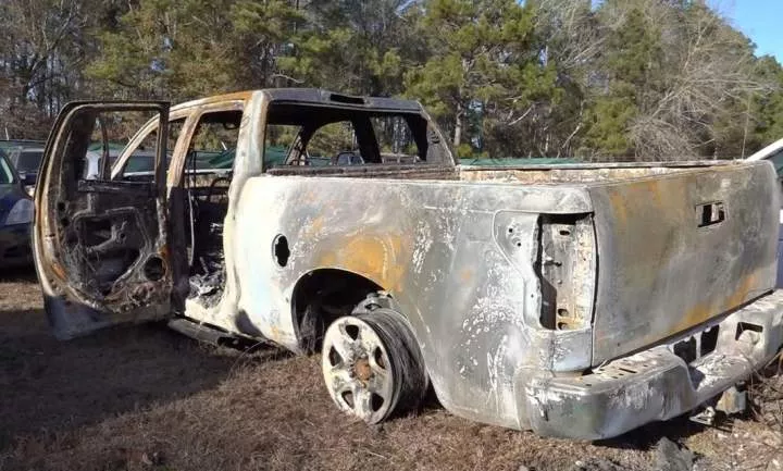 Dad and 6-year-old daughter found together frozen to d3ath after crashing their car